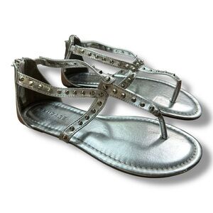 New Rampage Padine Metallic Silver Studded Thong Sandals | Women’s 9